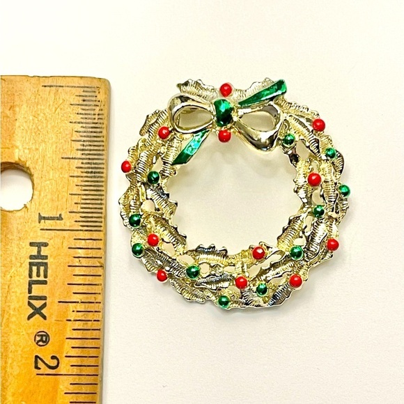 Vintage GERRY'S Christmas Wreath Pin Enameled Gold Tone Brooch Costume Jewelry - Picture 5 of 5